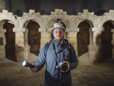 Quels outils et matériaux emmener pour une journée de reportage photo sur un site archéologique régional